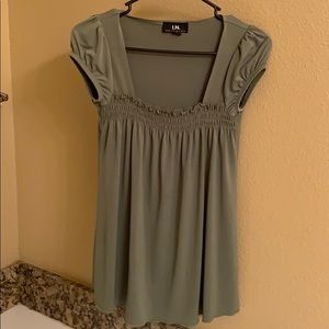 Cute moss green top.